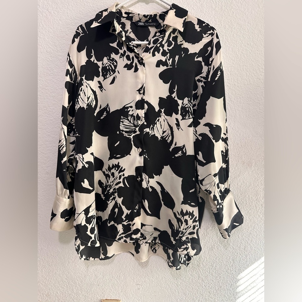 Zara Women's Cream and Black Floral Print Long Sleeve Blouse Size S